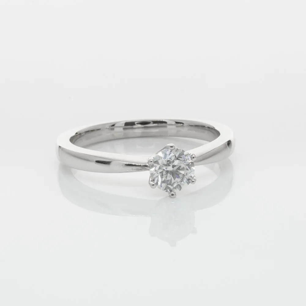 18ct White Gold .40ct Diamond Nova Ring