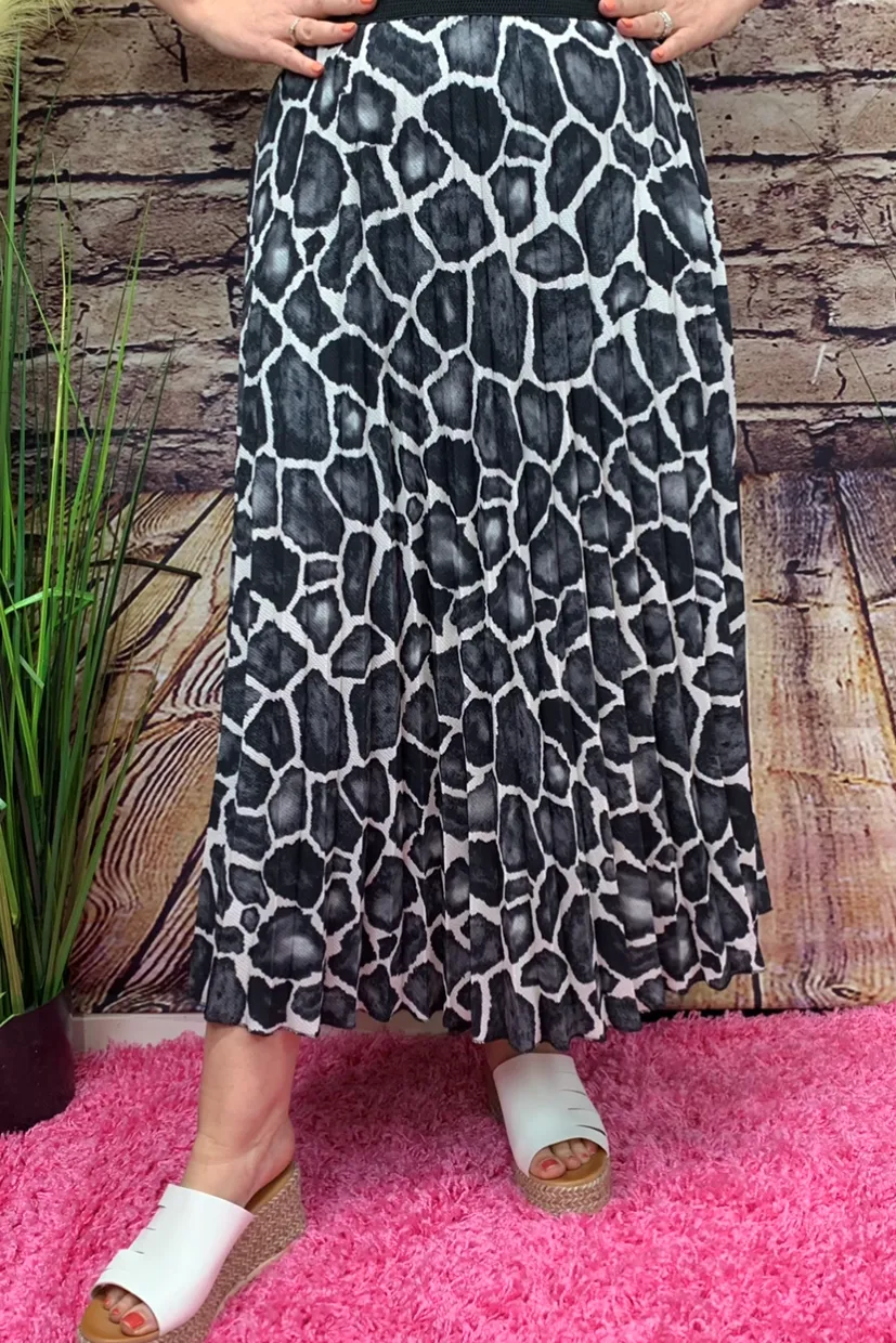 GALE Giraffe Print Pleated Skirt